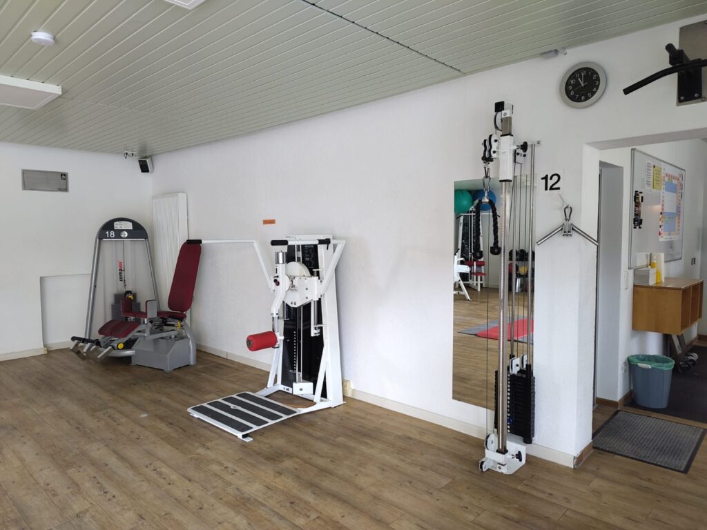 Trainingsbereich mit Kraftgeräten im Medifit Studio Fritzlar